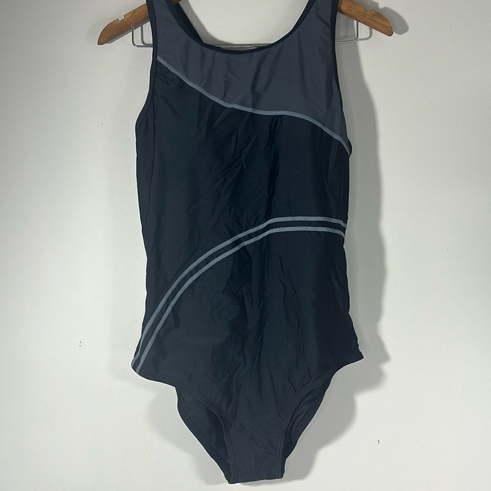 🌼WOMEN’S-ATHLETIC SWIMSUIT. SIZE‎ XL
